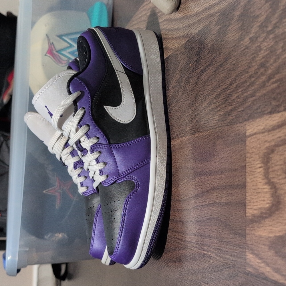 Jordan 1 Low Retro Court Purple Mens 9